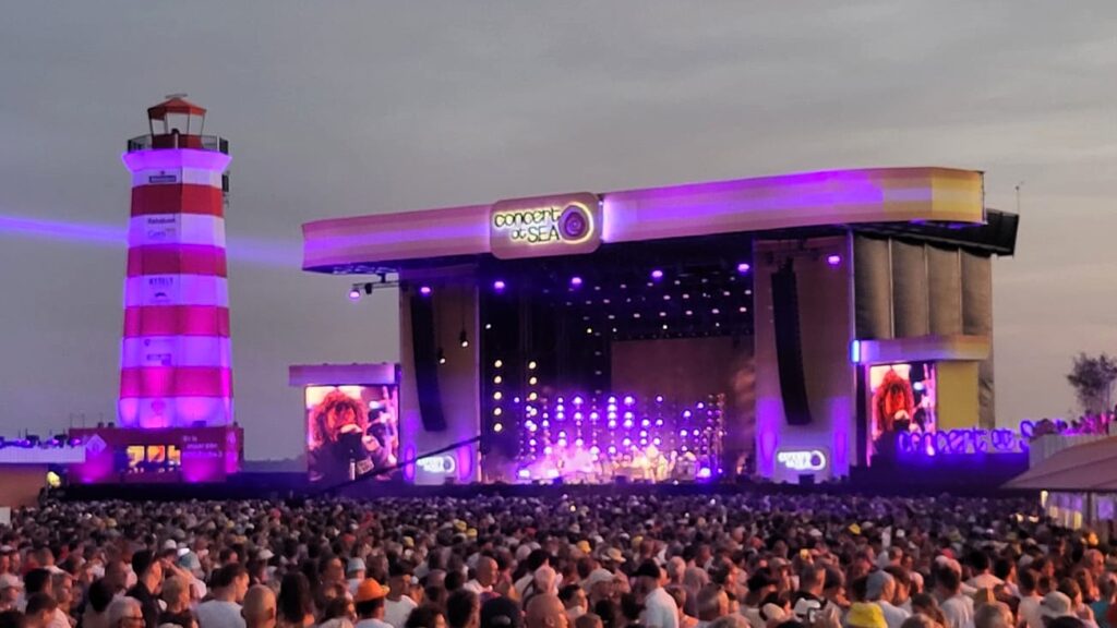Concert at Sea is een van de geweldige evenementen aan de Brouwersdam, op 20 minuten fietsen van Vakantiehuis Ouddorp