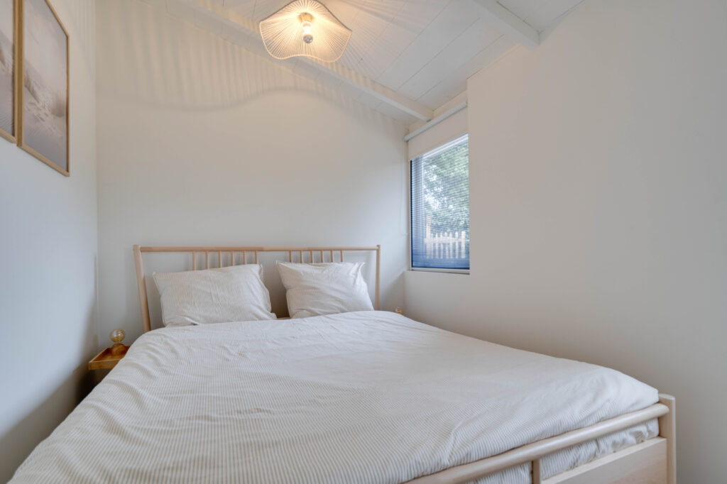Vakantiehuis Breeze21 slaapkamer met airco, horren en kledingkast