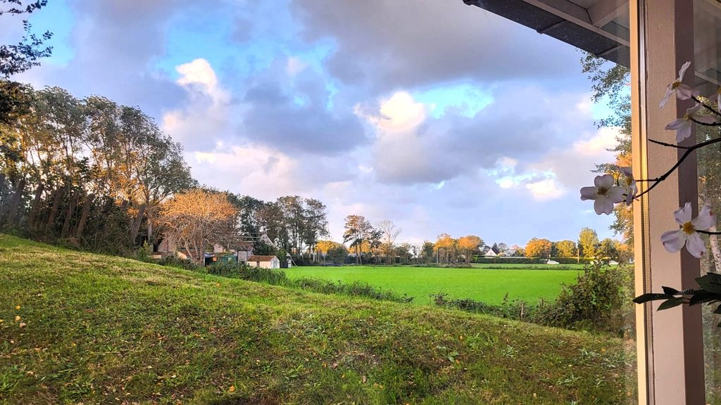 Vrijstaand vakantiehuis met vrij uitzicht ovrer de landerijen van Westerduin Ouddorp